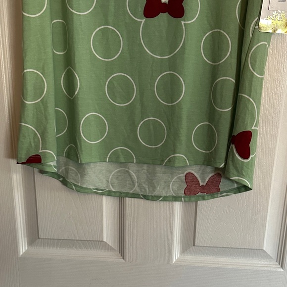 Disney Minnie Mouse LuLaRoe Green and Red Bow Accent Women's Tee - Picture 8 of 10